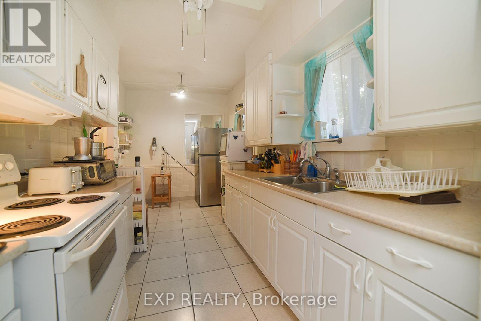 445 Martin Grove Road, Toronto, Ontario  M9B 4M3 - Photo 13 - W12473247