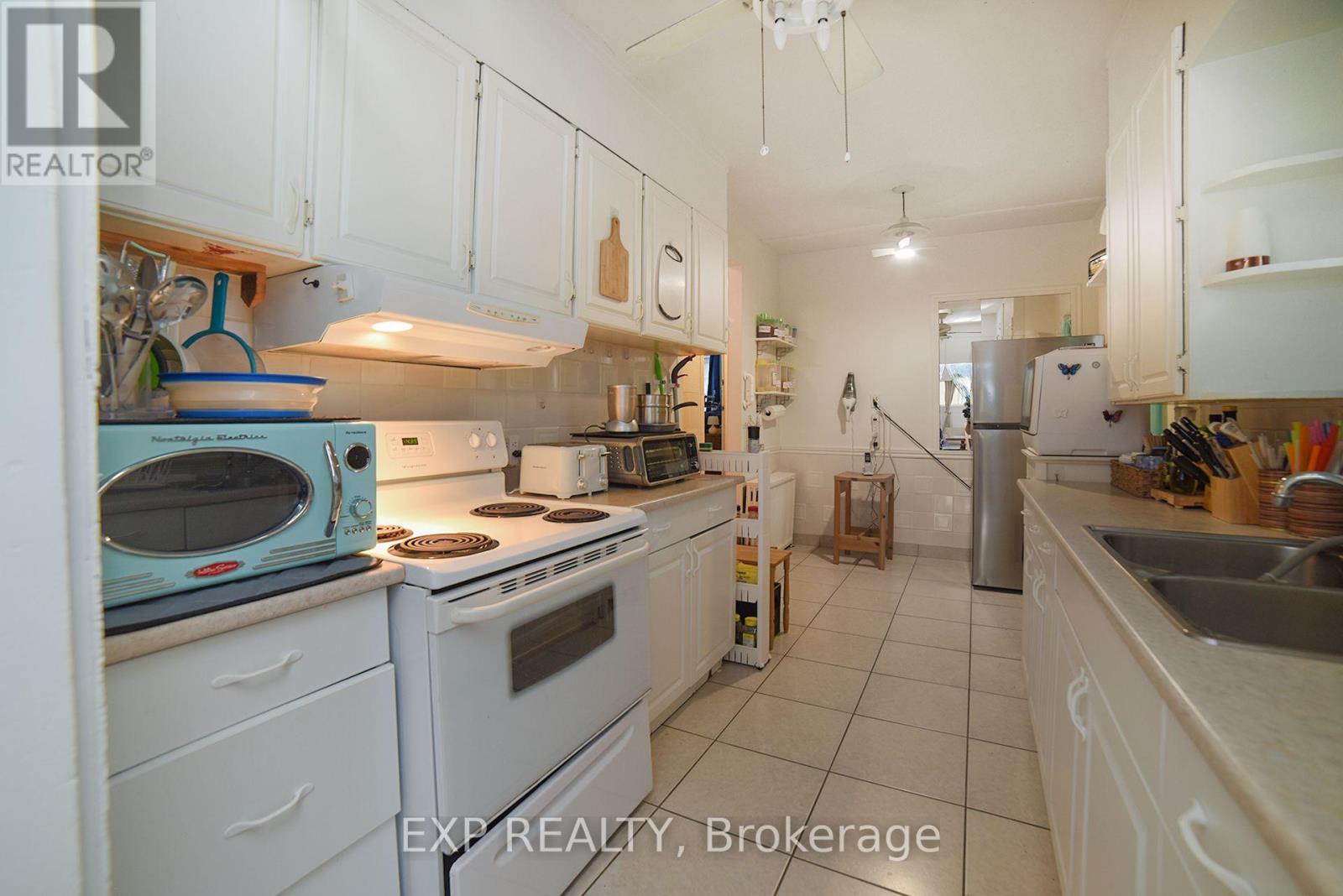 445 Martin Grove Road, Toronto, Ontario  M9B 4M3 - Photo 14 - W12473247