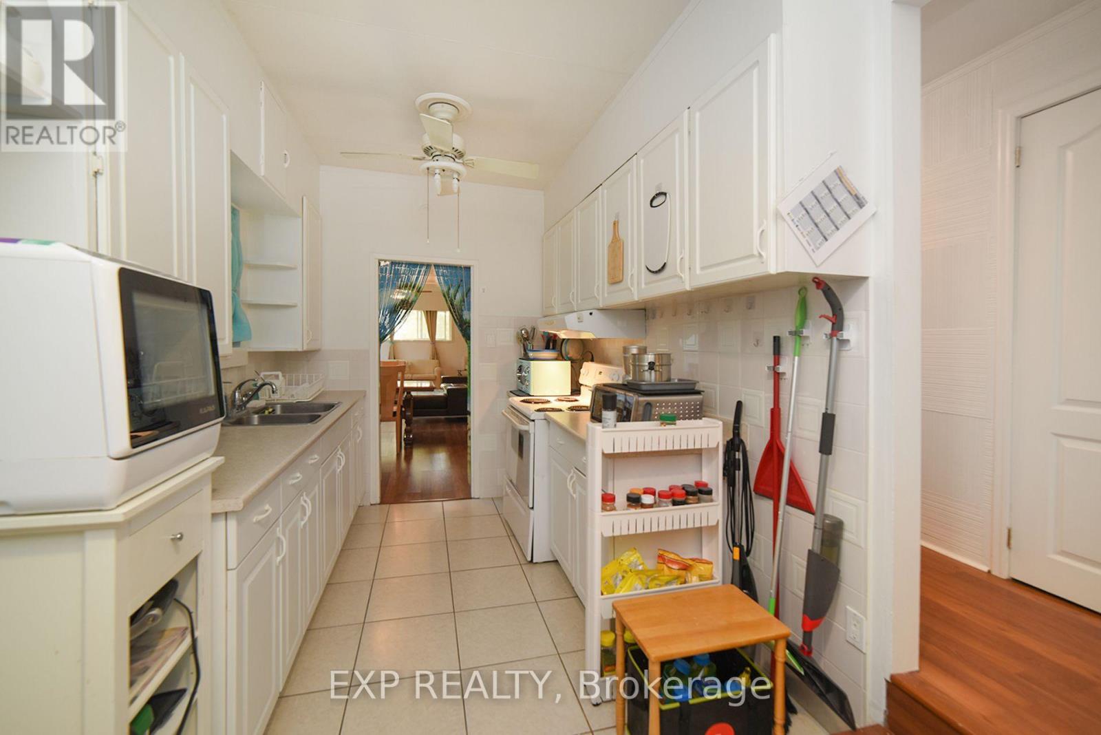 445 Martin Grove Road, Toronto, Ontario  M9B 4M3 - Photo 15 - W12473247