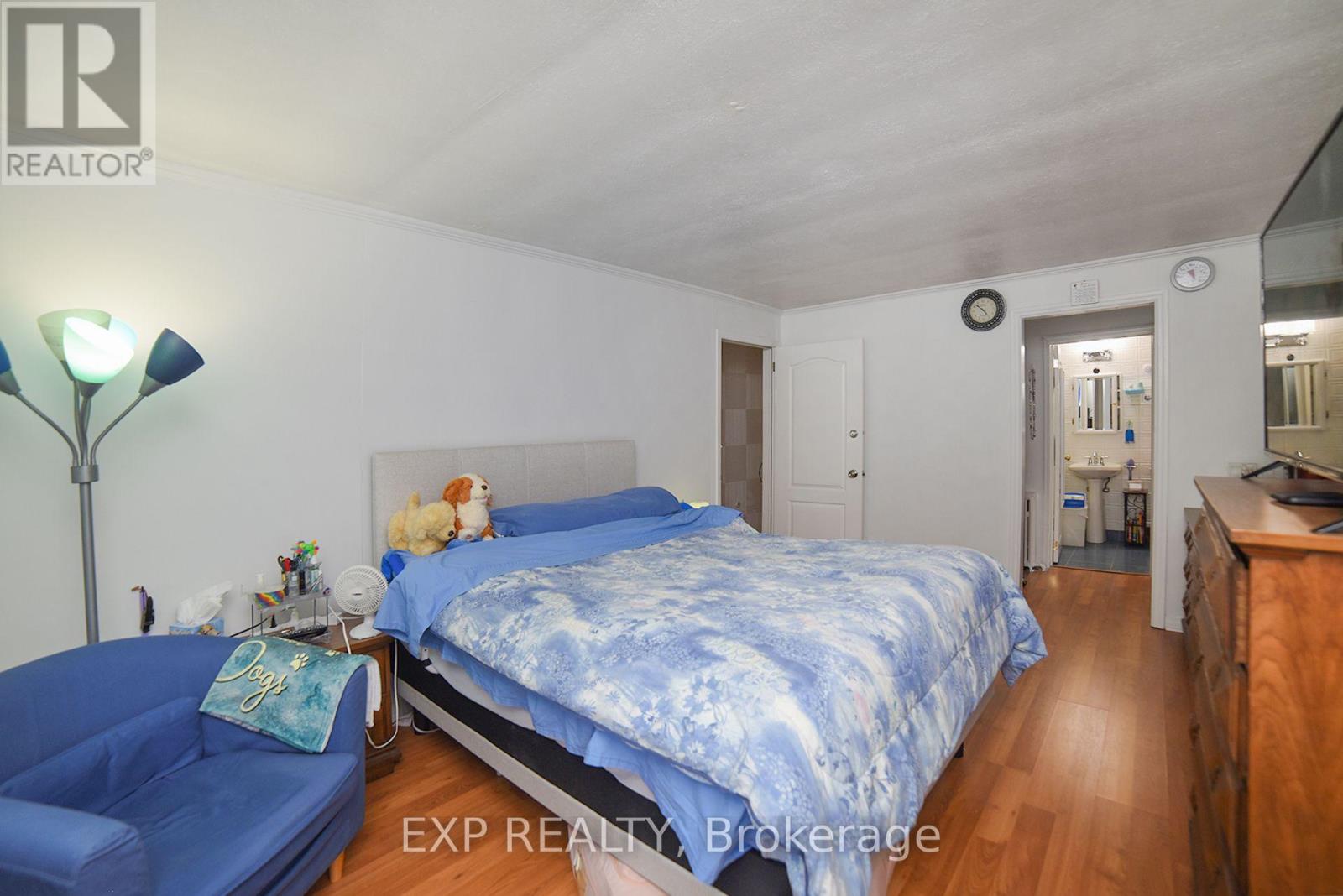 445 Martin Grove Road, Toronto, Ontario  M9B 4M3 - Photo 19 - W12473247
