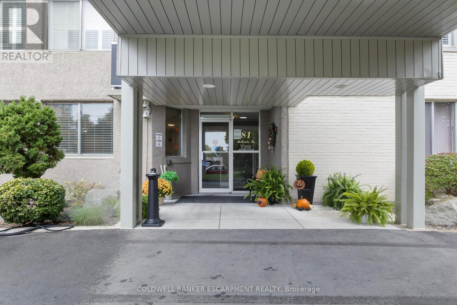 1005 - 81 Millside Drive, Milton, Ontario  L9T 3X4 - Photo 4 - W12473285