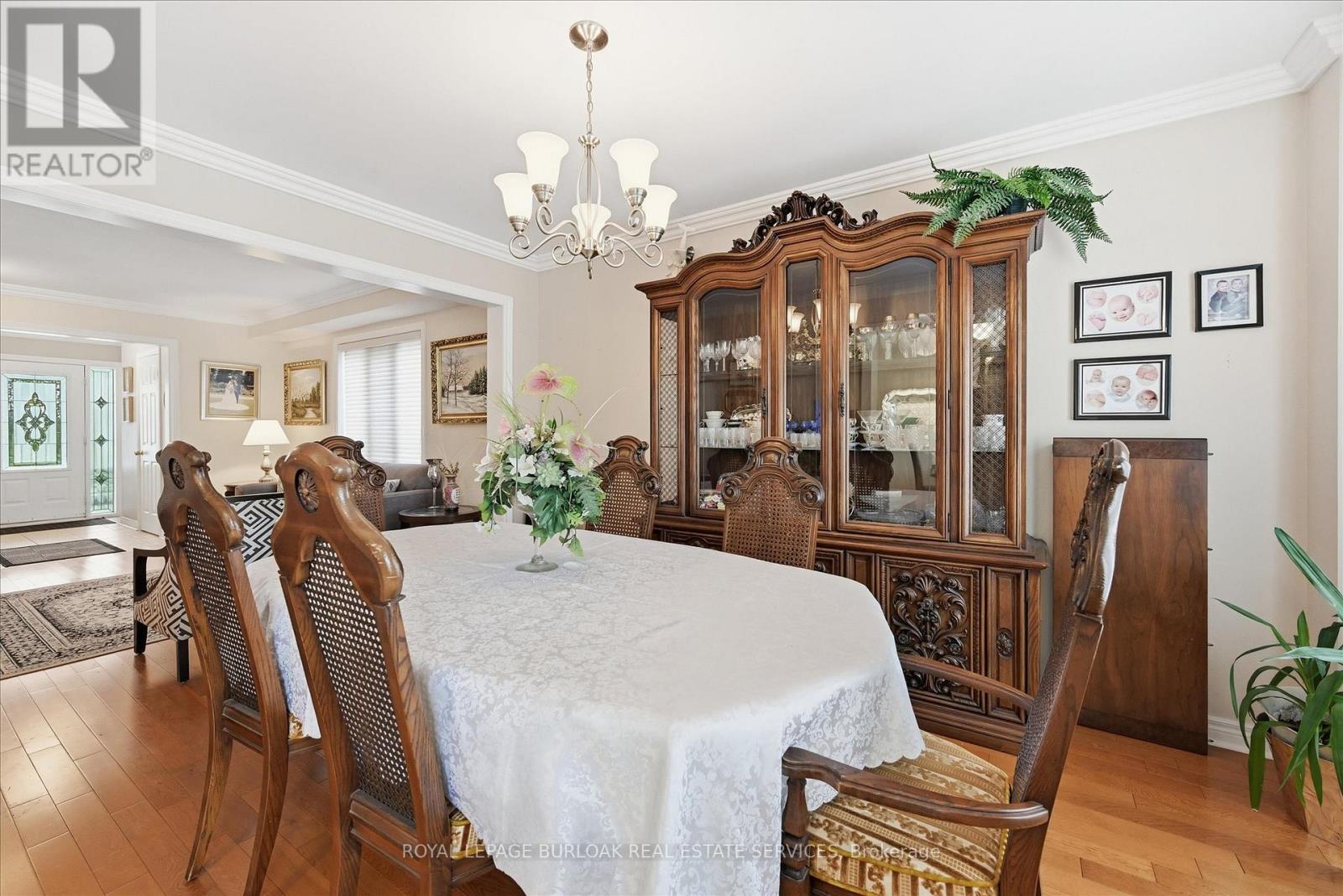 2279 Milford Lane, Oakville, Ontario  L6H 7K7 - Photo 11 - W12473289