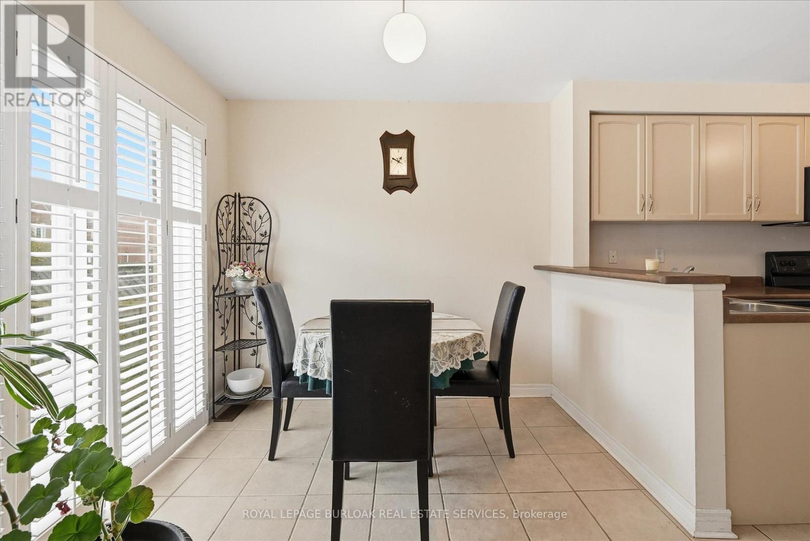 2279 Milford Lane, Oakville, Ontario  L6H 7K7 - Photo 13 - W12473289