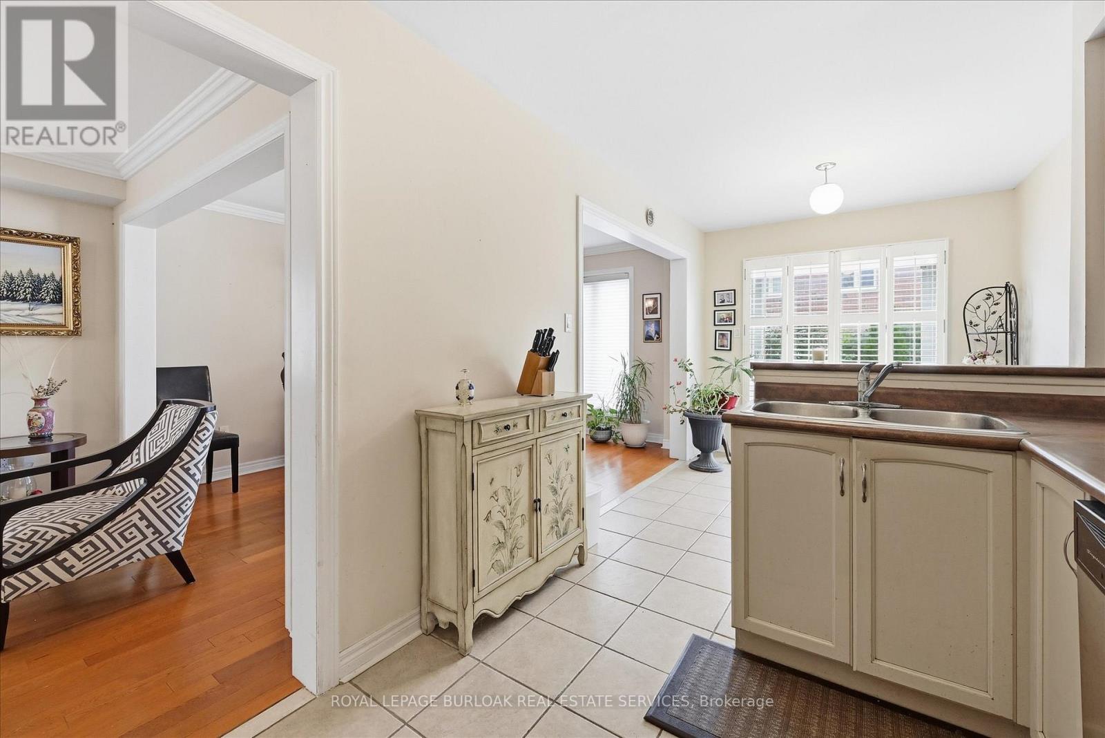 2279 Milford Lane, Oakville, Ontario  L6H 7K7 - Photo 17 - W12473289