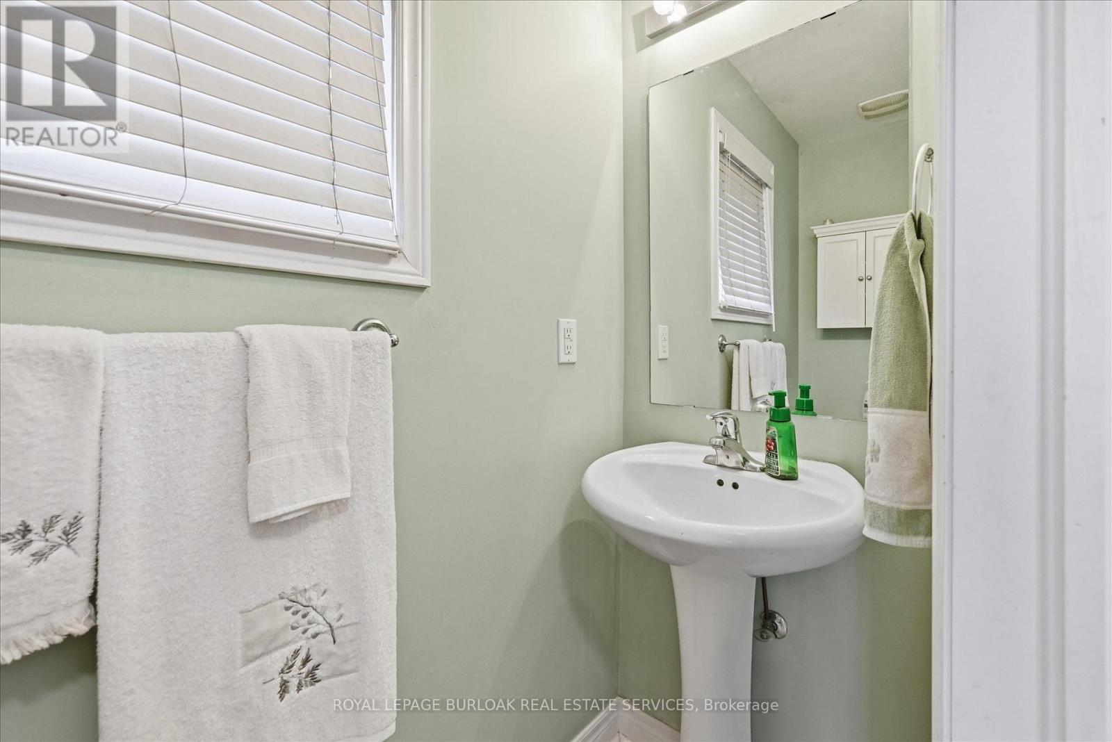 2279 Milford Lane, Oakville, Ontario  L6H 7K7 - Photo 18 - W12473289