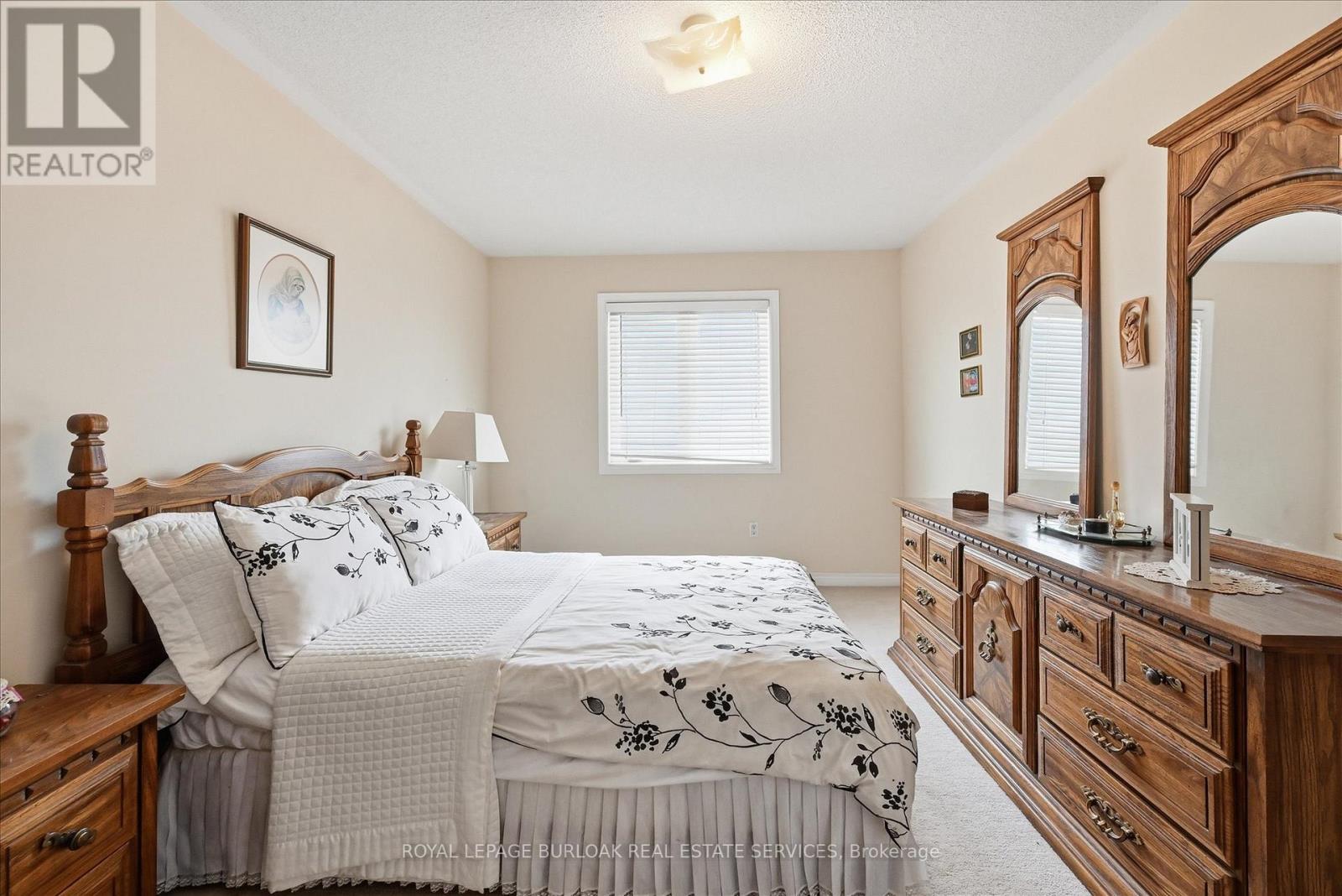 2279 Milford Lane, Oakville, Ontario  L6H 7K7 - Photo 29 - W12473289