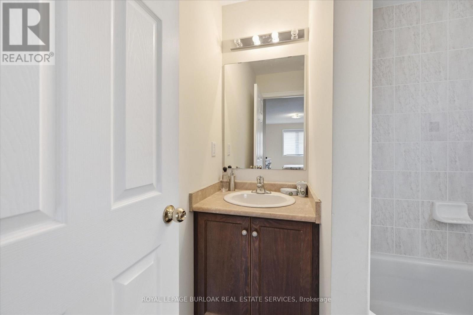 2279 Milford Lane, Oakville, Ontario  L6H 7K7 - Photo 30 - W12473289