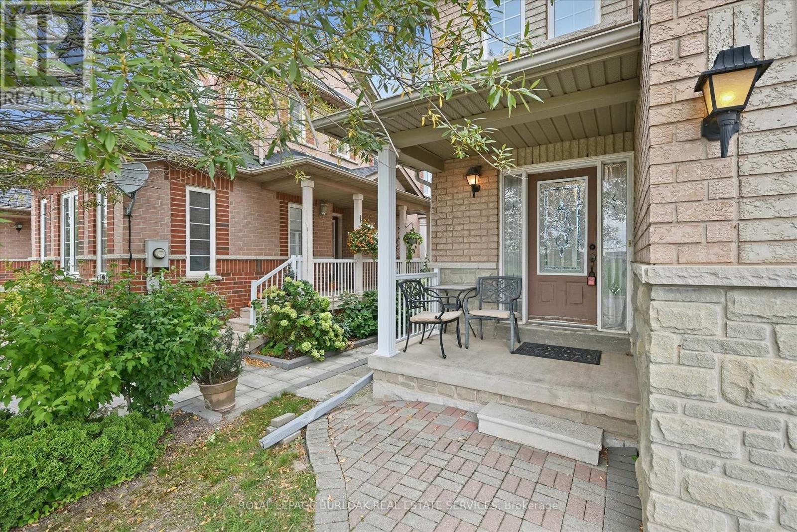 2279 Milford Lane, Oakville, Ontario  L6H 7K7 - Photo 4 - W12473289
