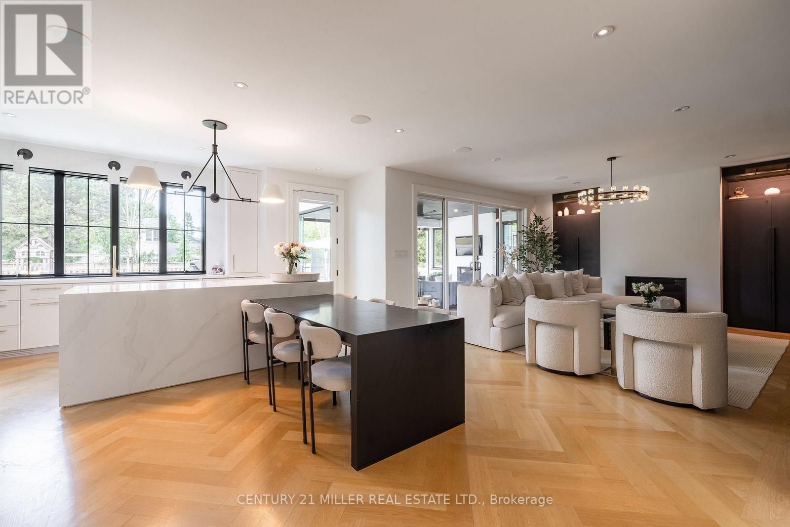 367 Seaton Drive, Oakville, Ontario  L6L 3X9 - Photo 6 - W12473291