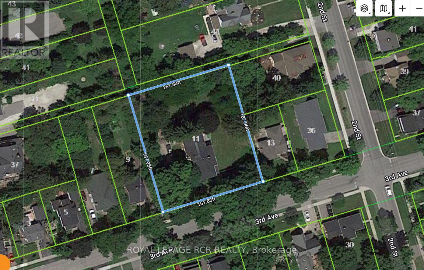 11 Third Avenue, Orangeville, Ontario  L9W 1G8 - Photo 2 - W12473320