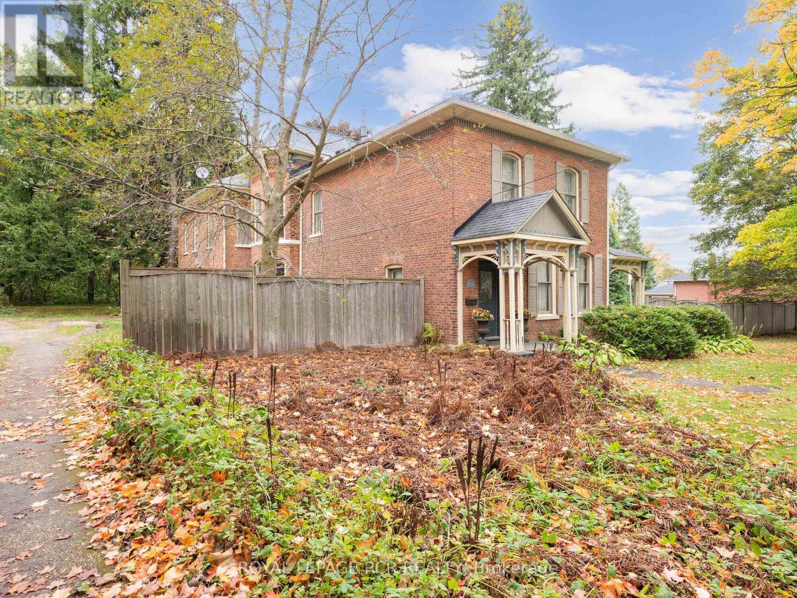 11 Third Avenue, Orangeville, Ontario  L9W 1G8 - Photo 3 - W12473320