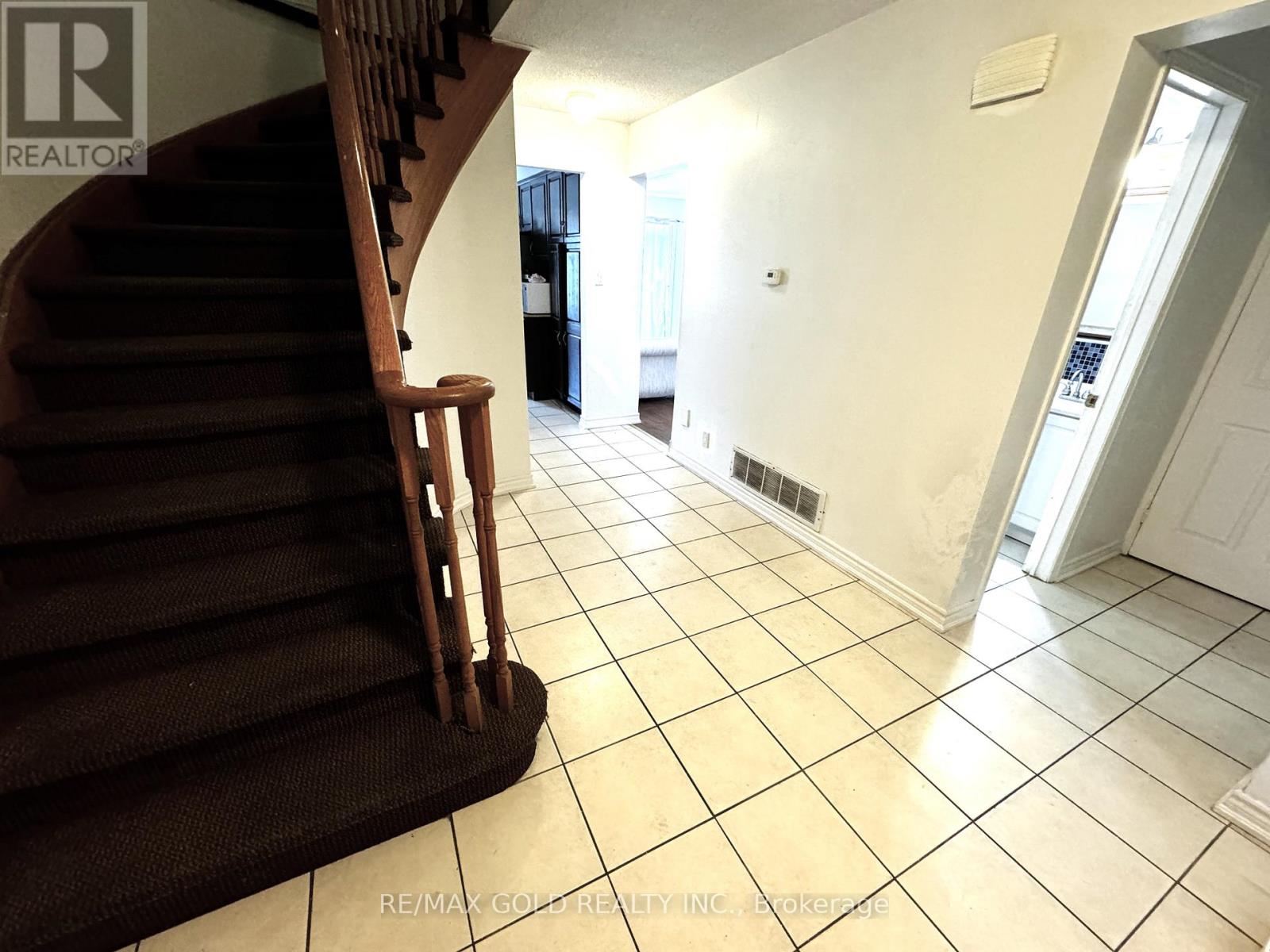 Main - 52 Major William Sharpe Drive, Brampton, Ontario  L6X 3J1 - Photo 3 - W12473330