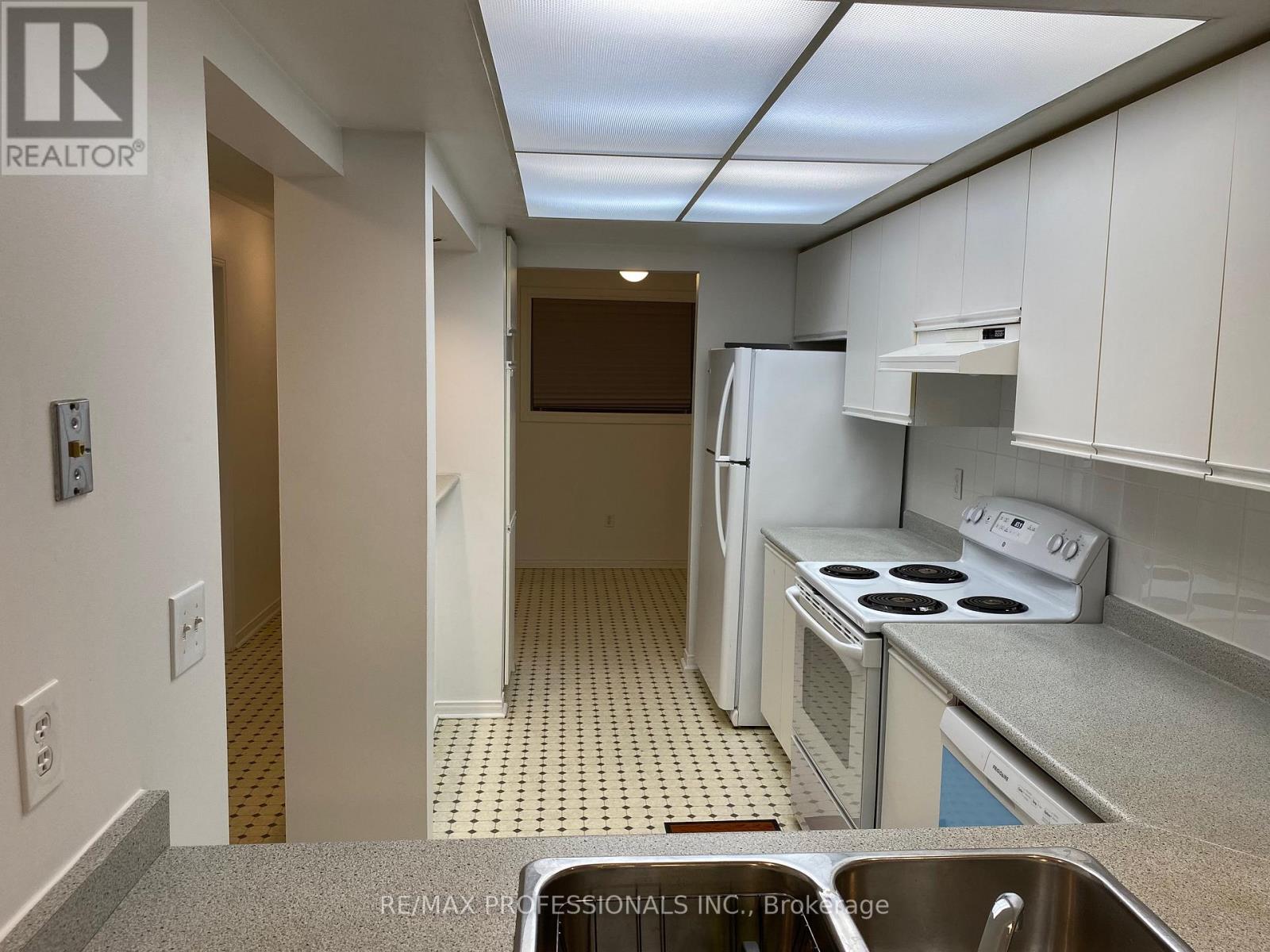 216 - 65 Bristol Road E, Mississauga, Ontario  L4Z 3P1 - Photo 6 - W12473342