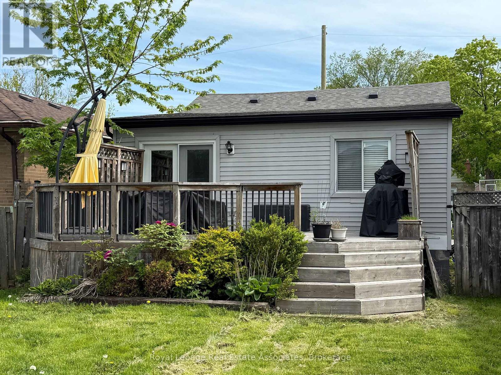 1034 Meredith Avenue, Mississauga, Ontario  L5E 2C7 - Photo 38 - W12473358