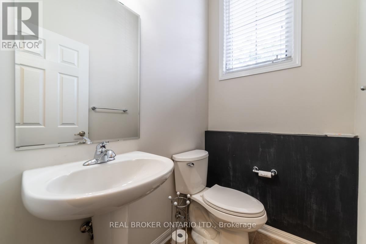435 Cavanagh Lane, Milton, Ontario  L9T 8G6 - Photo 14 - W12473367