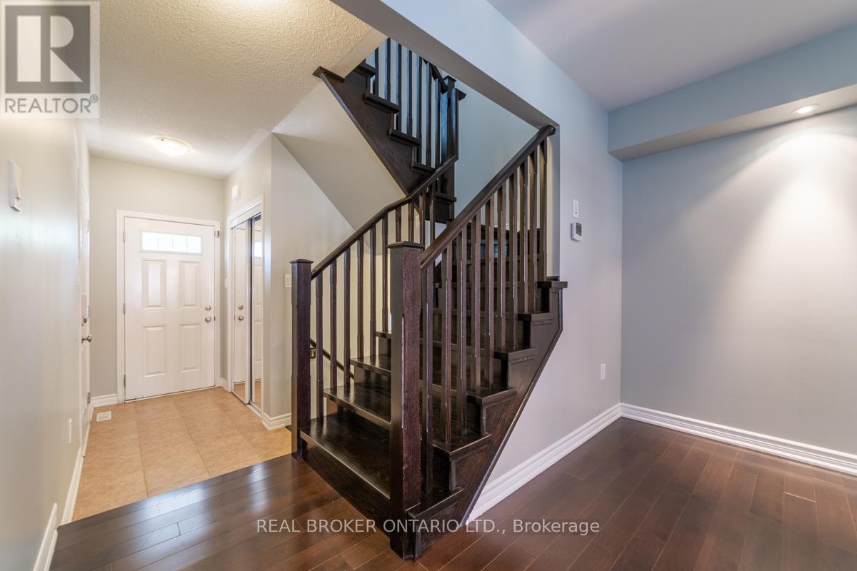 435 Cavanagh Lane, Milton, Ontario  L9T 8G6 - Photo 15 - W12473367