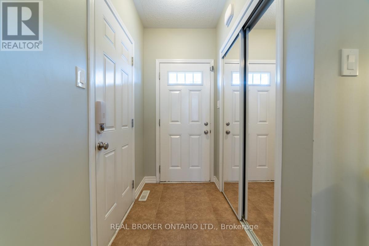 435 Cavanagh Lane, Milton, Ontario  L9T 8G6 - Photo 3 - W12473367