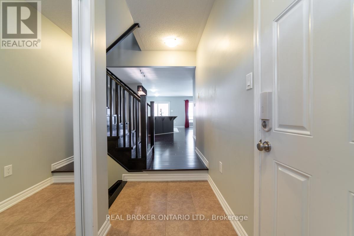 435 Cavanagh Lane, Milton, Ontario  L9T 8G6 - Photo 4 - W12473367