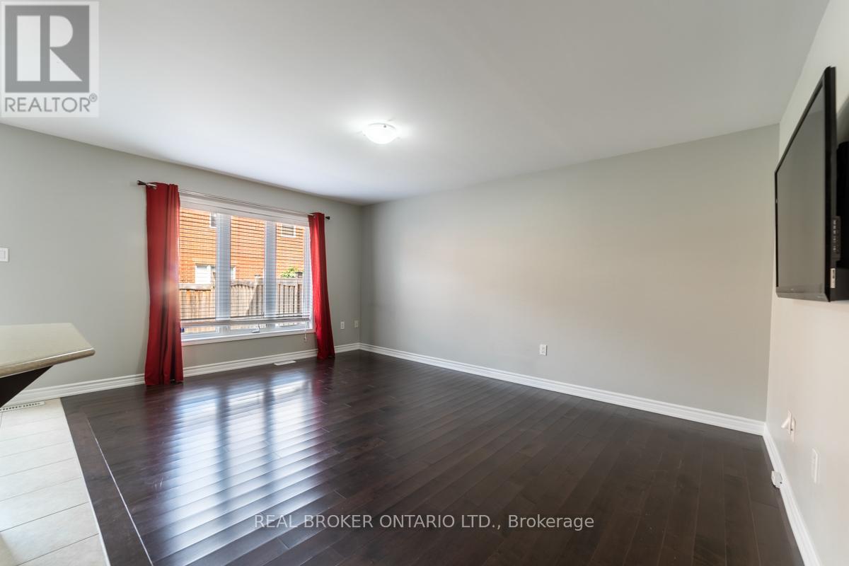 435 Cavanagh Lane, Milton, Ontario  L9T 8G6 - Photo 7 - W12473367