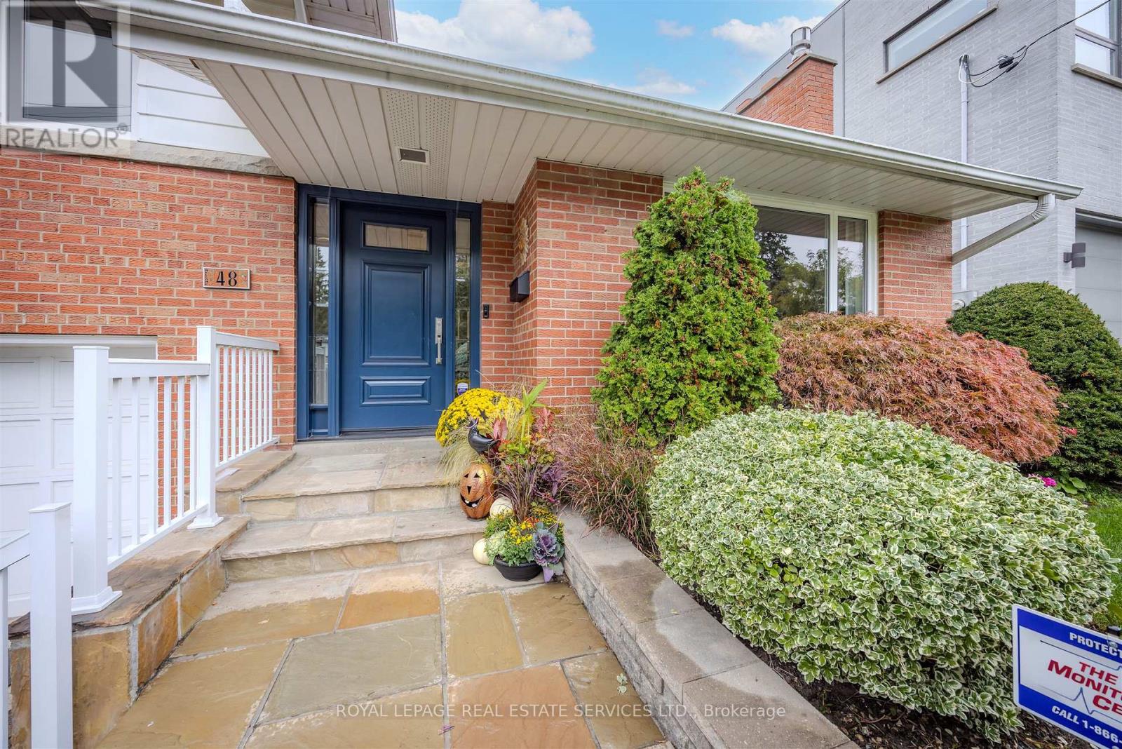 48 Reid Manor, Toronto, Ontario  M8Y 2J1 - Photo 3 - W12473380