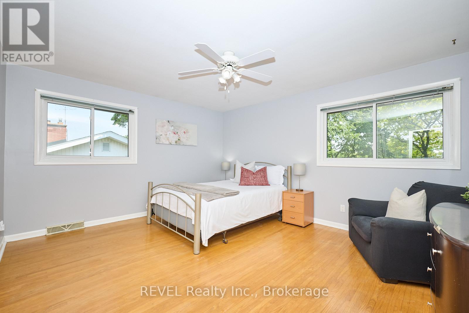 6724 Mcmicking Street, Niagara Falls, Ontario  L2J 1X3 - Photo 16 - X12473439