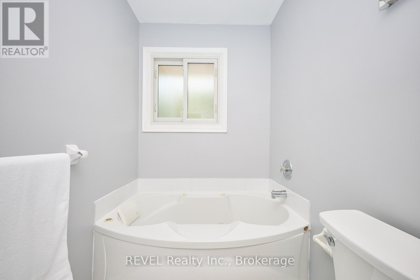 6724 Mcmicking Street, Niagara Falls, Ontario  L2J 1X3 - Photo 19 - X12473439