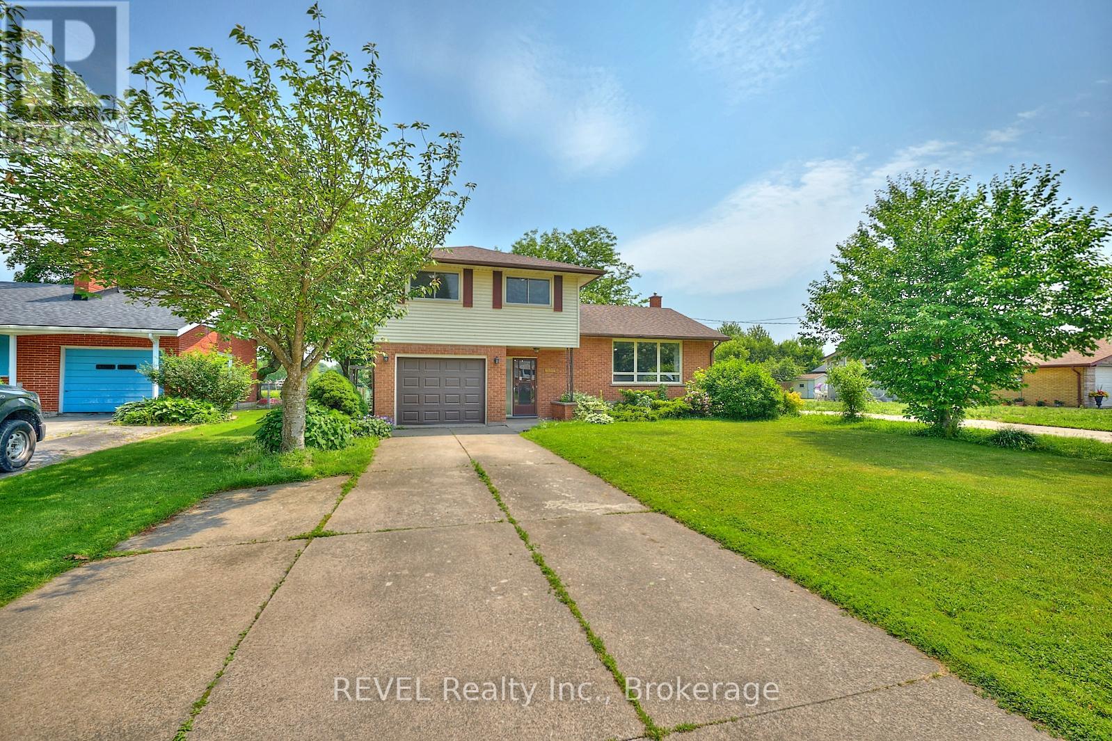 6724 Mcmicking Street, Niagara Falls, Ontario  L2J 1X3 - Photo 3 - X12473439