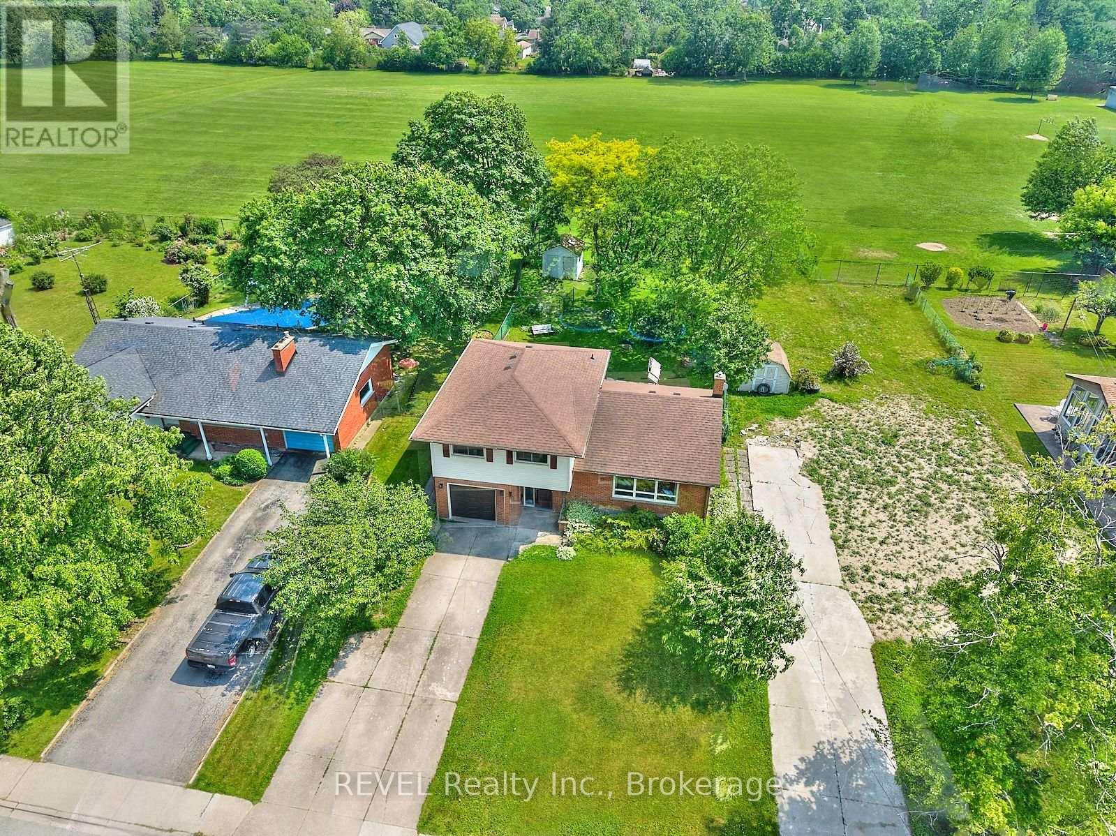 6724 Mcmicking Street, Niagara Falls, Ontario  L2J 1X3 - Photo 4 - X12473439