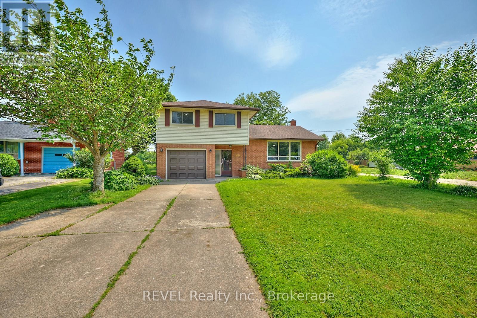 6724 Mcmicking Street, Niagara Falls, Ontario  L2J 1X3 - Photo 5 - X12473439