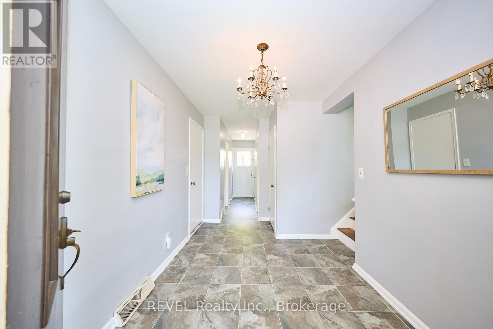 6724 Mcmicking Street, Niagara Falls, Ontario  L2J 1X3 - Photo 6 - X12473439