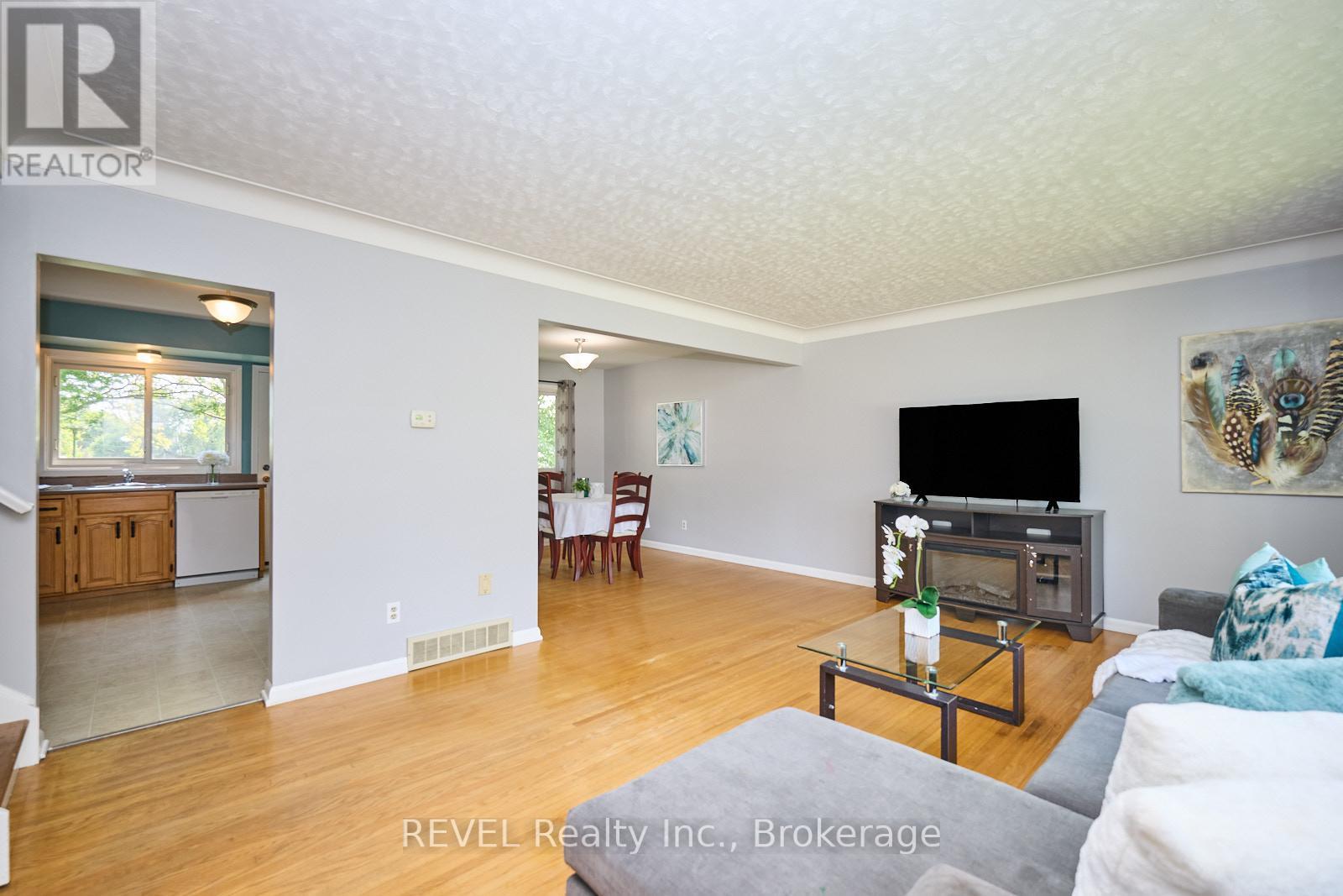 6724 Mcmicking Street, Niagara Falls, Ontario  L2J 1X3 - Photo 9 - X12473439