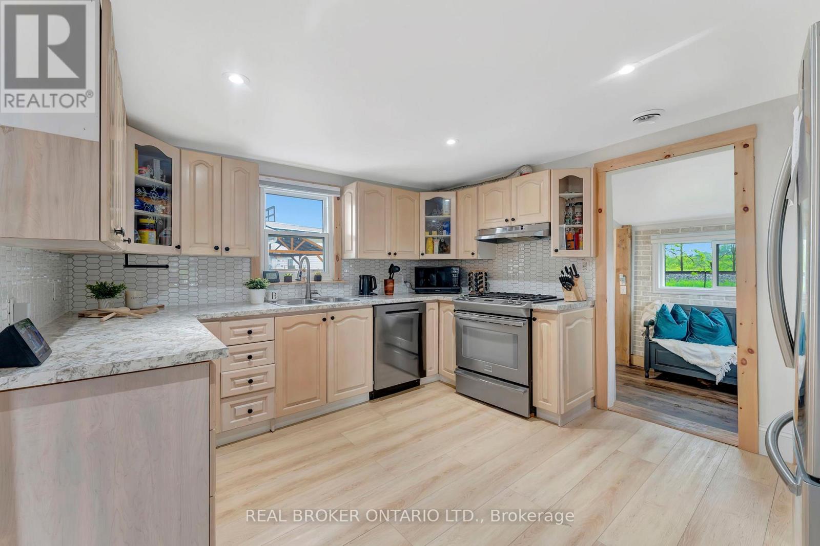 16 John Street, Haldimand, Ontario  N0A 1H0 - Photo 14 - X12473245