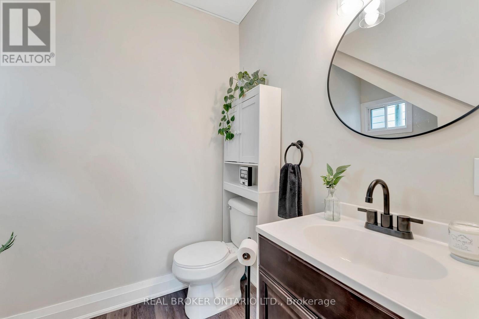 16 John Street, Haldimand, Ontario  N0A 1H0 - Photo 6 - X12473245