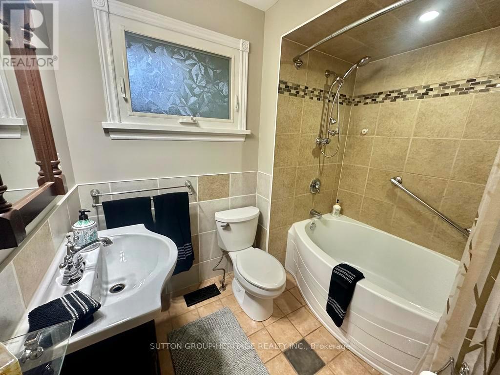 584 Rohallion Road S, Kawartha Lakes (Carden), Ontario  L0K 1B0 - Photo 16 - X12473268