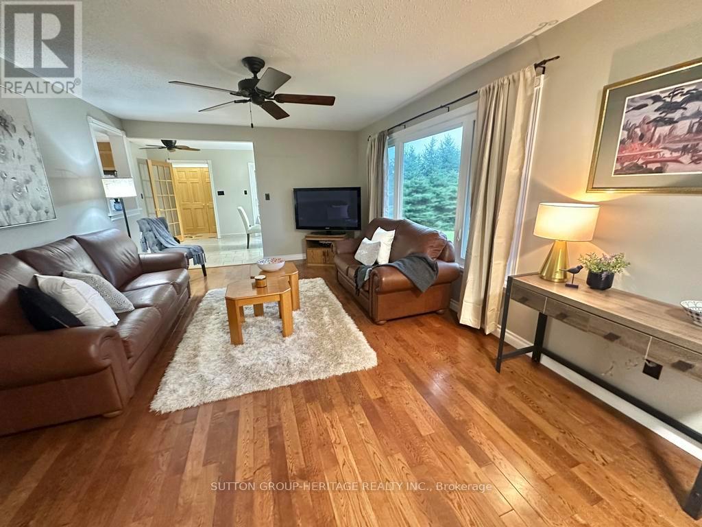 584 Rohallion Road S, Kawartha Lakes (Carden), Ontario  L0K 1B0 - Photo 7 - X12473268