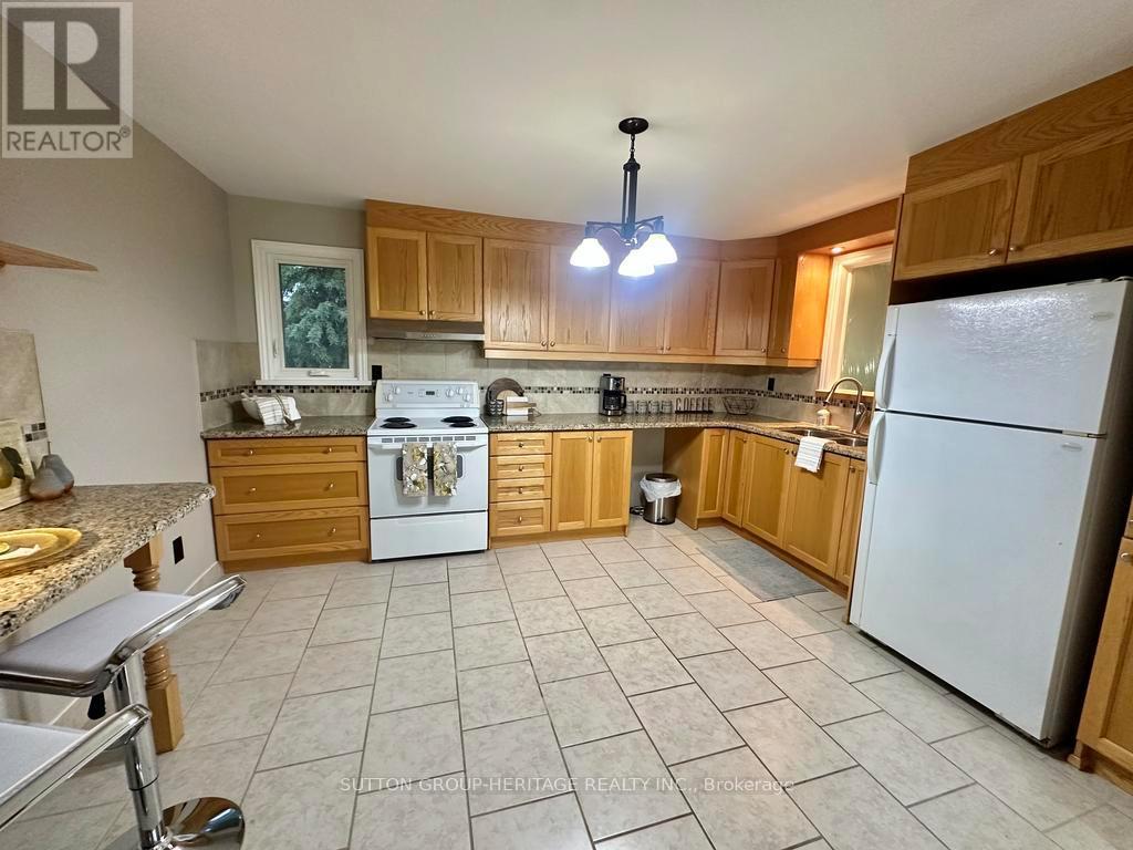584 Rohallion Road S, Kawartha Lakes (Carden), Ontario  L0K 1B0 - Photo 9 - X12473268