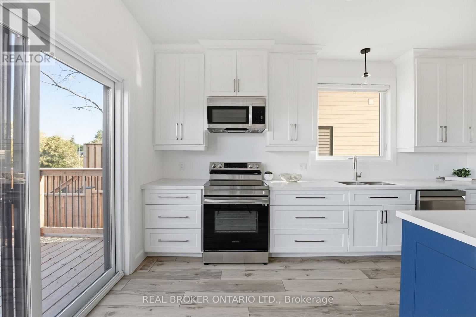 160a Concession Street W, Tillsonburg, Ontario  N4G 4G8 - Photo 10 - X12473331