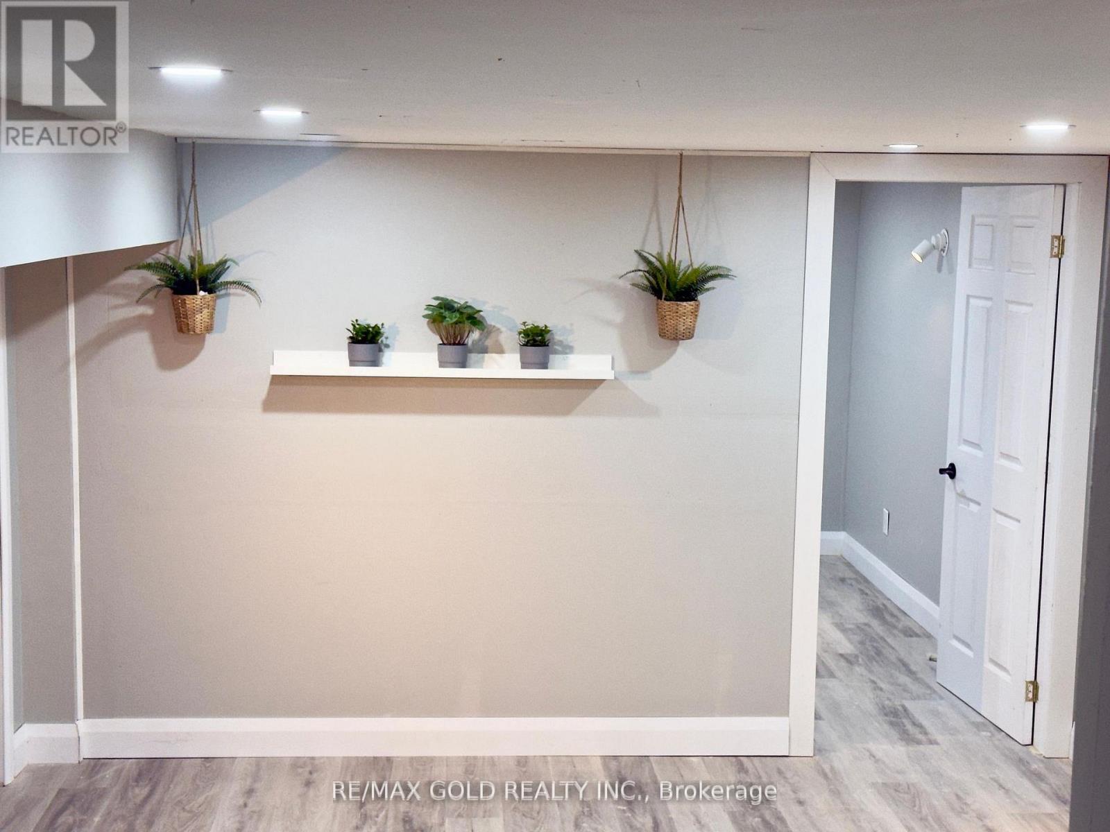 Lower - 156 Mooregate Crescent, Kitchener, Ontario  N2M 2G1 - Photo 10 - X12473375