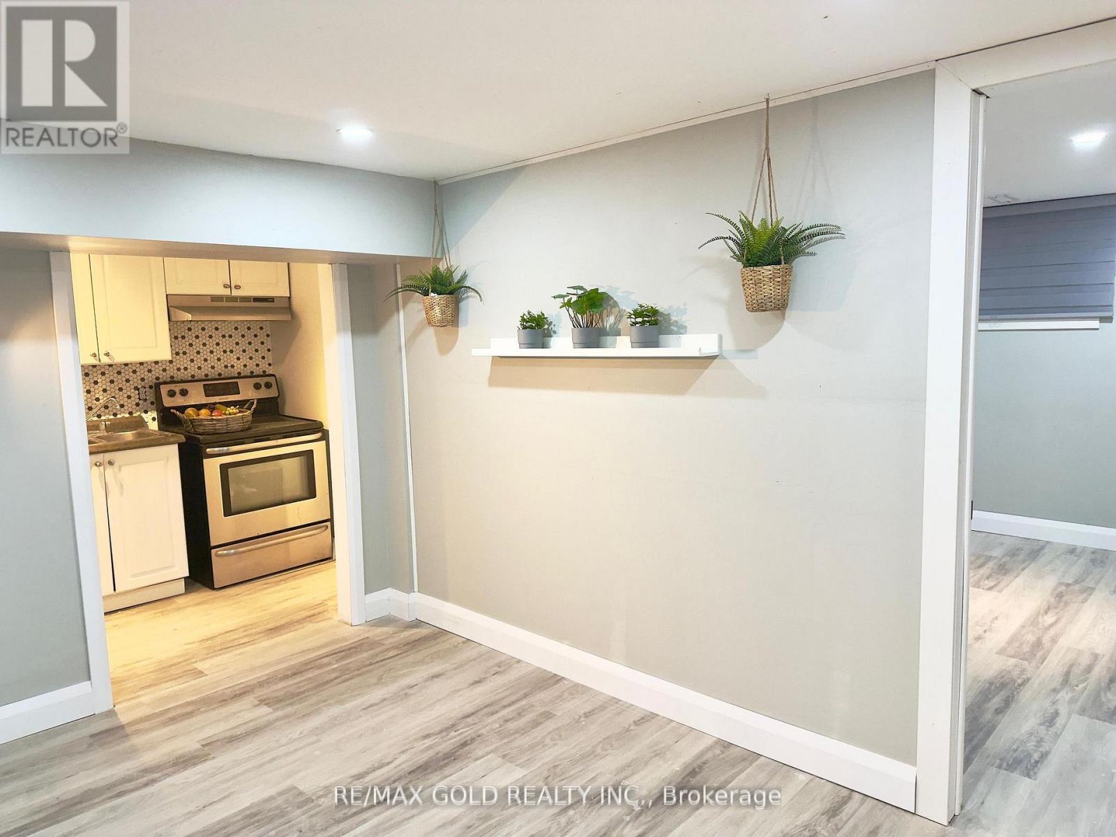 Lower - 156 Mooregate Crescent, Kitchener, Ontario  N2M 2G1 - Photo 11 - X12473375