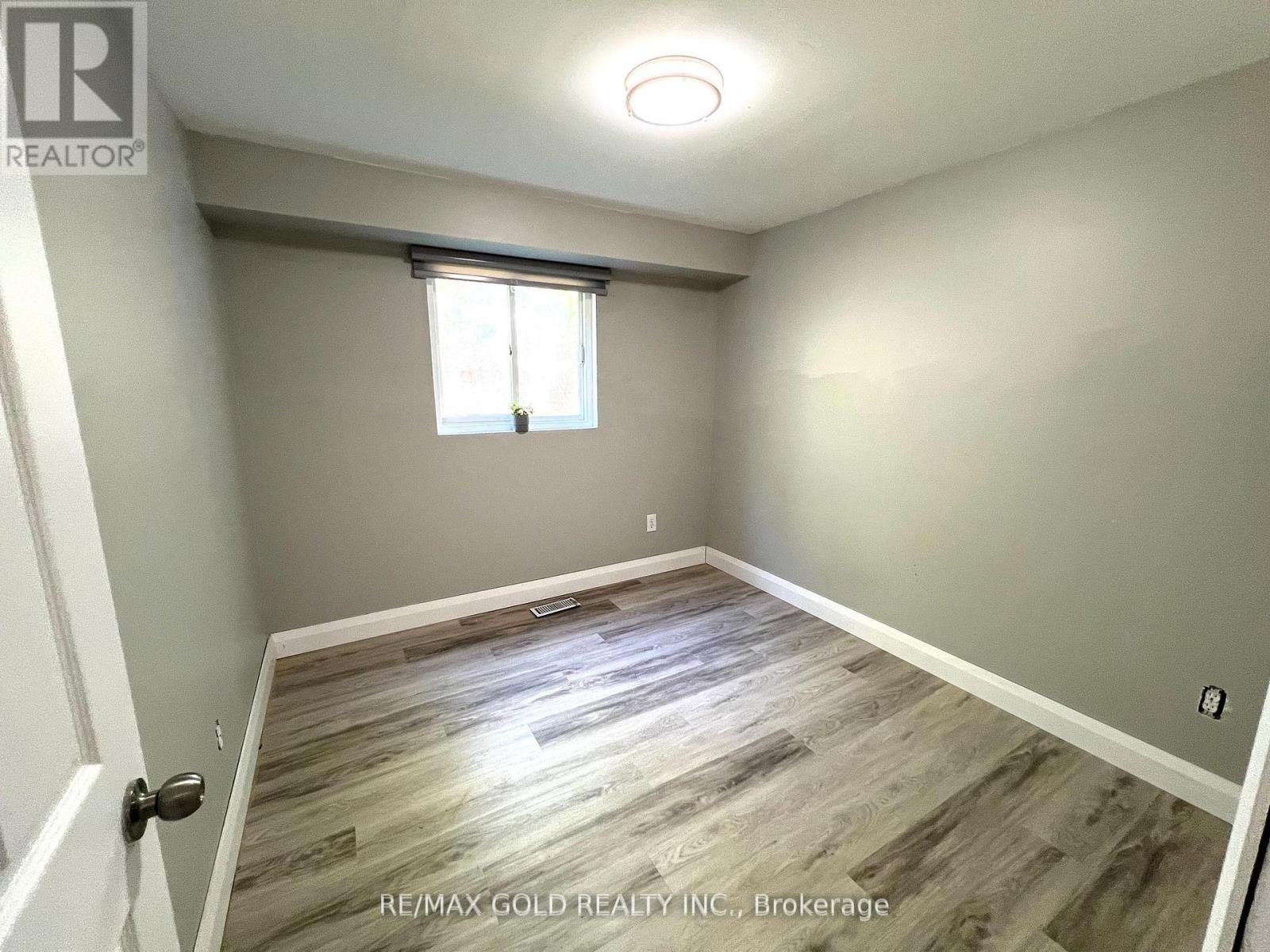 Lower - 156 Mooregate Crescent, Kitchener, Ontario  N2M 2G1 - Photo 13 - X12473375