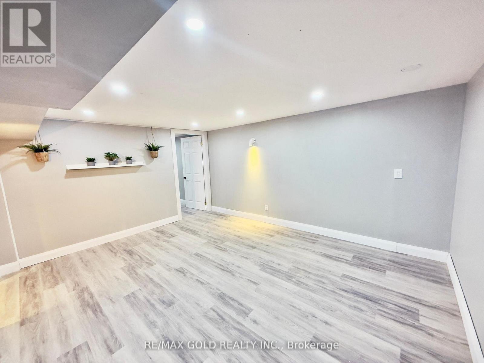 Lower - 156 Mooregate Crescent, Kitchener, Ontario  N2M 2G1 - Photo 6 - X12473375