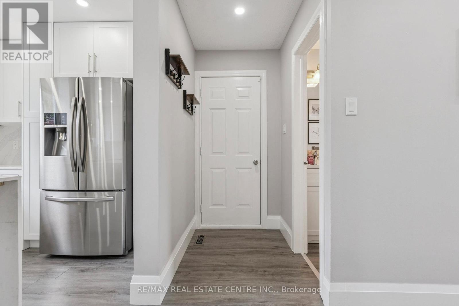 122 Mooregate Crescent, Kitchener, Ontario  N2M 2G1 - Photo 19 - X12473395