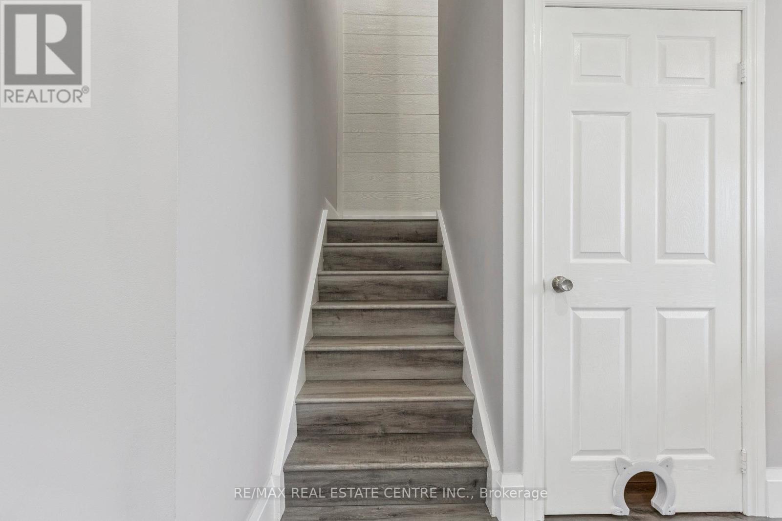 122 Mooregate Crescent, Kitchener, Ontario  N2M 2G1 - Photo 21 - X12473395