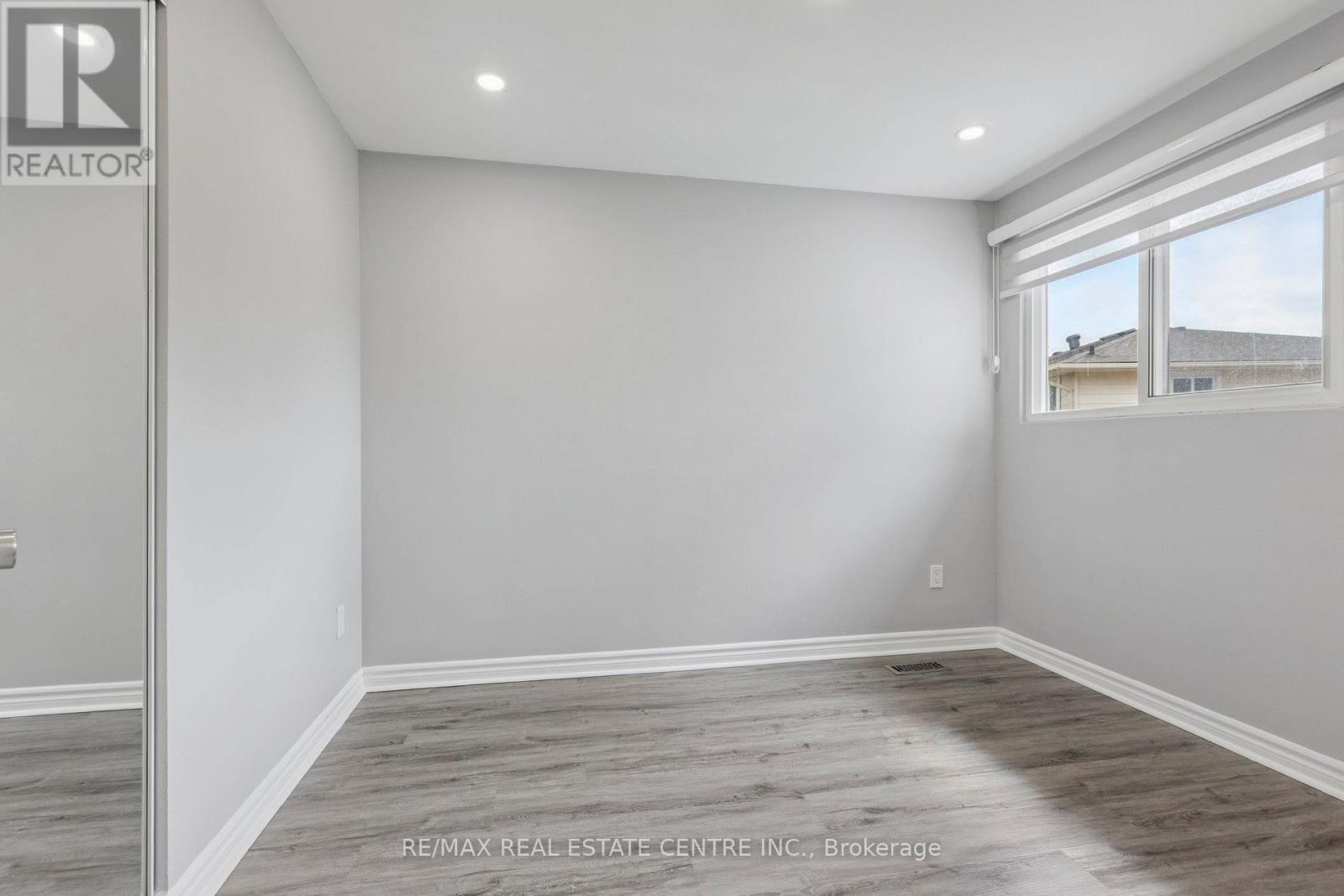 122 Mooregate Crescent, Kitchener, Ontario  N2M 2G1 - Photo 28 - X12473395