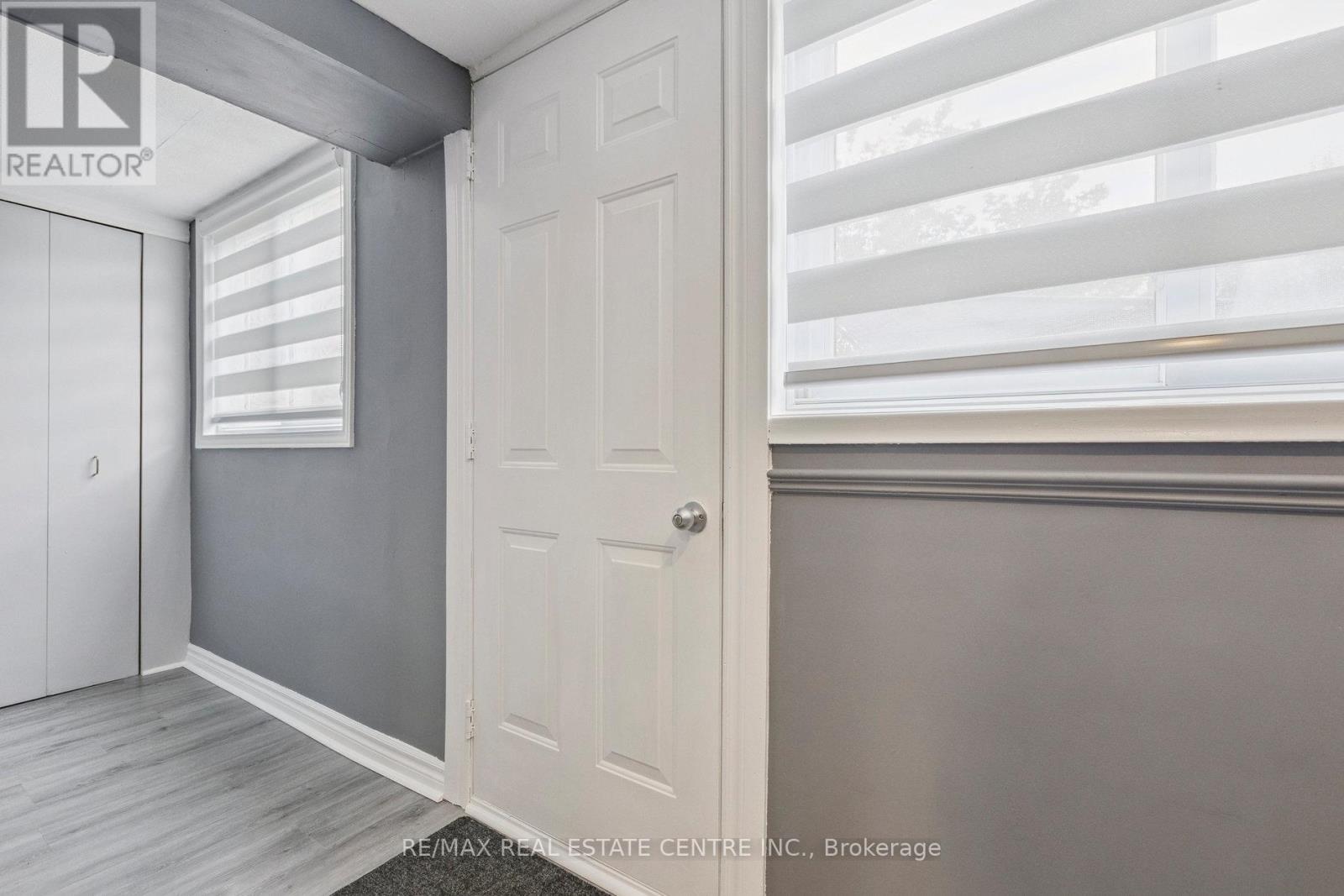 122 Mooregate Crescent, Kitchener, Ontario  N2M 2G1 - Photo 39 - X12473395
