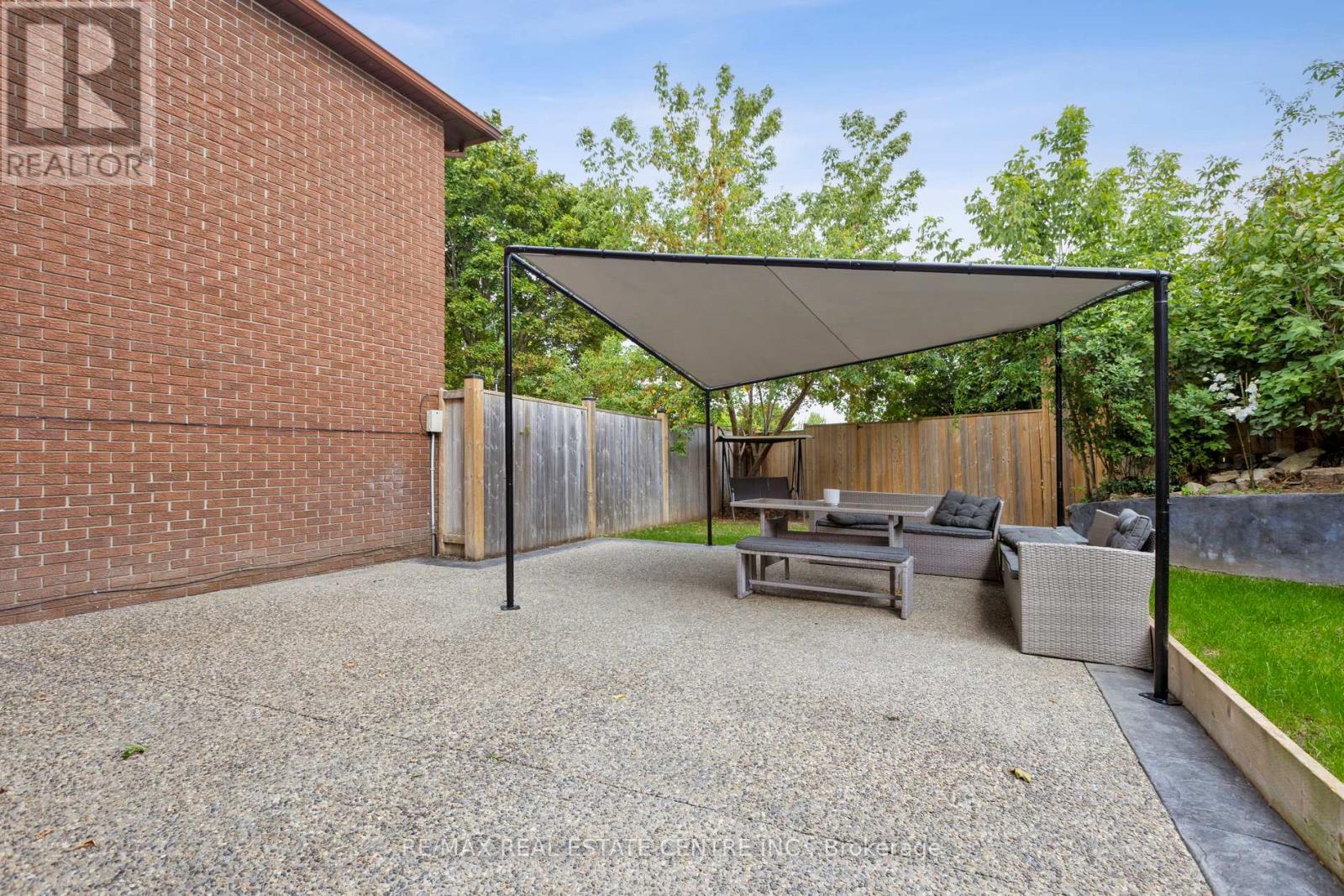 122 Mooregate Crescent, Kitchener, Ontario  N2M 2G1 - Photo 45 - X12473395