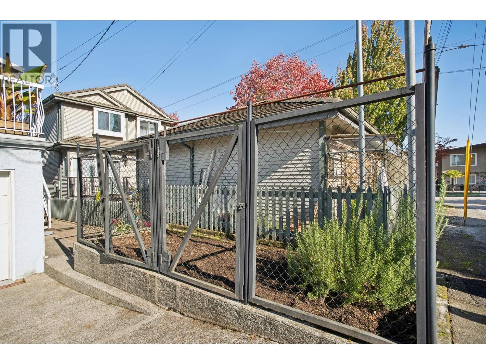 2790 Napier Street, Vancouver, British Columbia  V5K 2W8 - Photo 24 - R3060379