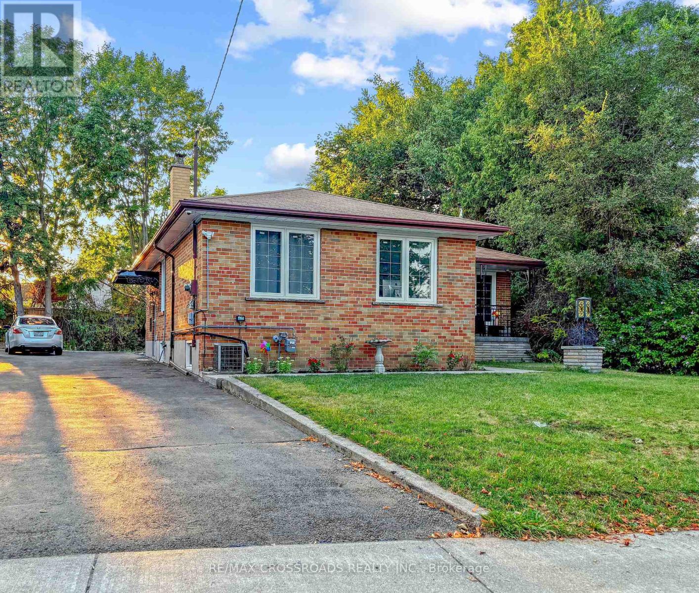 46 RONWAY CRESCENT, Toronto, Ontario