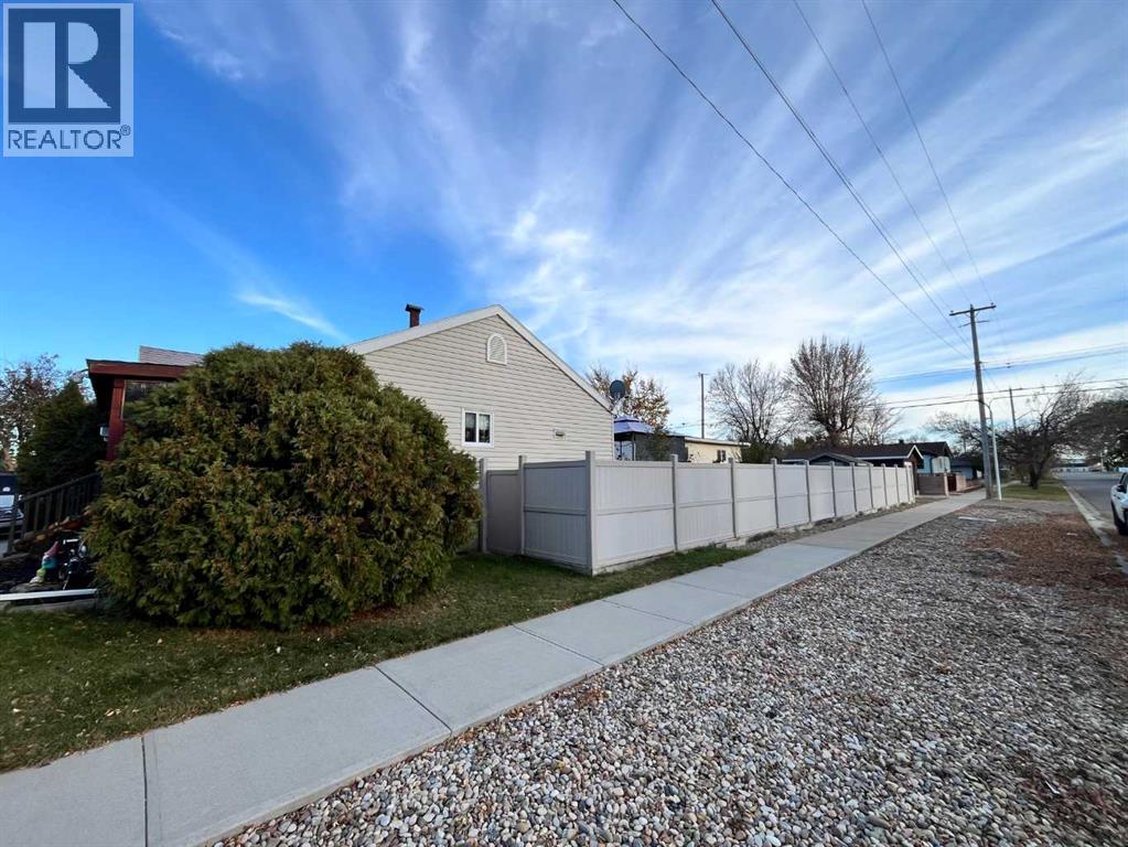 5104 44 Avenue, Taber, Alberta  T1G 1A9 - Photo 5 - A2265754