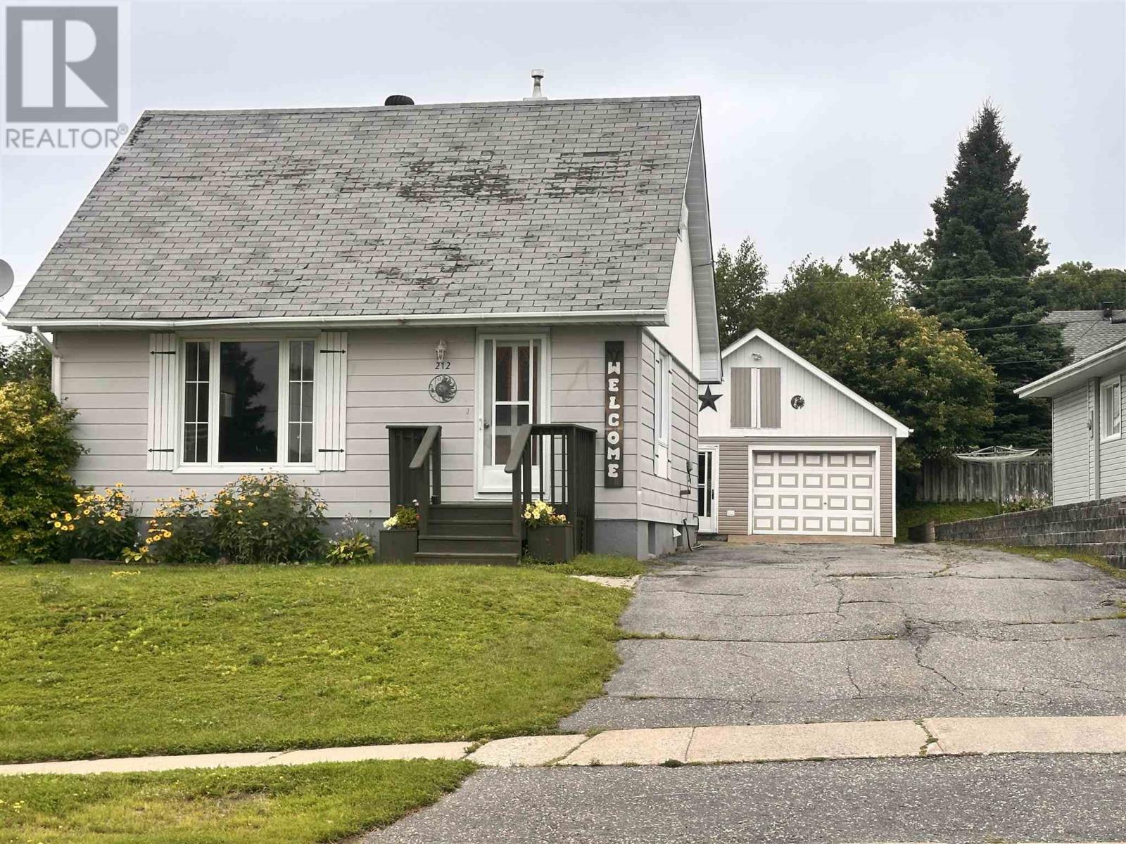 212 Hillside Dr S, Elliot Lake, Ontario  P5A 1N5 - Photo 1 - SM252056